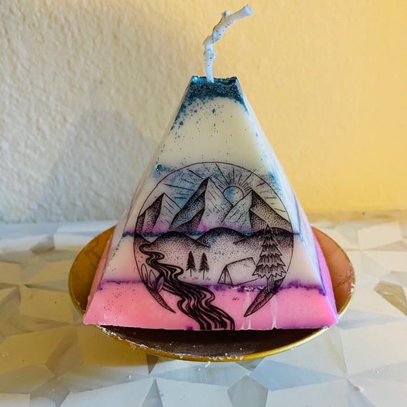 NWT Mountain Sweet Pea Candle - Picture 2 of 2